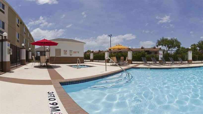 Imagen de la piscina del Hotel Candlewood Suites Houston Westchase/ Westheimer., An Ihg. Foto 16