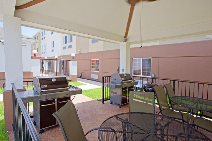 Imagen de los exteriores del Hotel Candlewood Suites Houston Westchase/ Westheimer., An Ihg. Foto 4