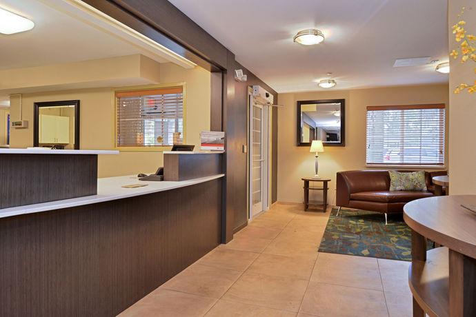 Imagen de los interiores del Hotel Candlewood Suites I-26 At Northwoods Mall, An Ihg. Foto 8