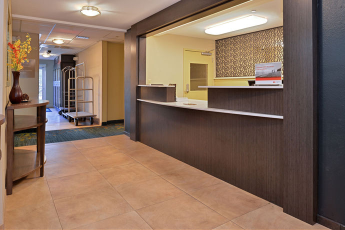 Imagen de los interiores del Hotel Candlewood Suites I-26 At Northwoods Mall, An Ihg. Foto 9
