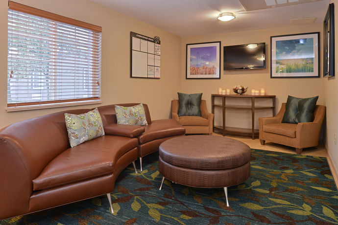 Imagen de los interiores del Hotel Candlewood Suites I-26 At Northwoods Mall, An Ihg. Foto 11
