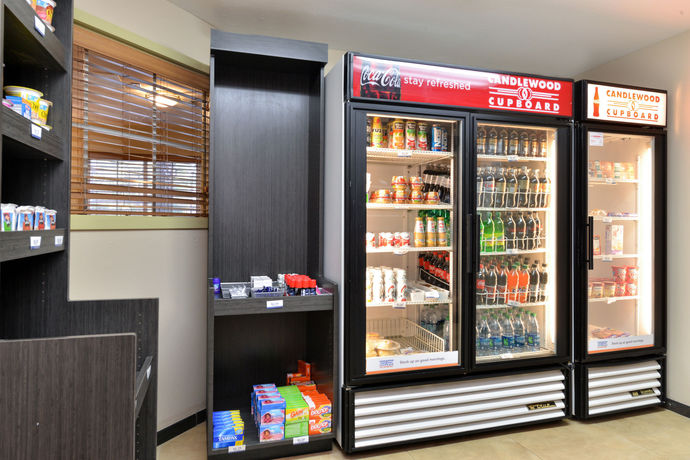 Imagen de los interiores del Hotel Candlewood Suites I-26 At Northwoods Mall, An Ihg. Foto 12