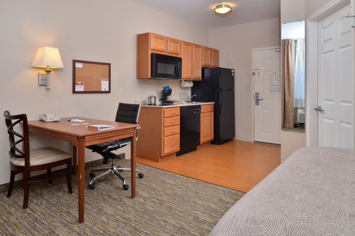 Imagen de los interiores del Hotel Candlewood Suites I-26 At Northwoods Mall, An Ihg. Foto 16