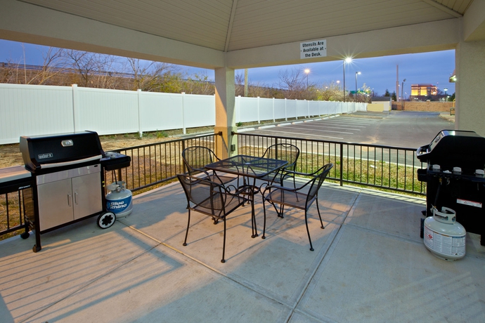 Imagen del bar/restaurante del Hotel Candlewood Suites Indianapolis East, An Ihg. Foto 2