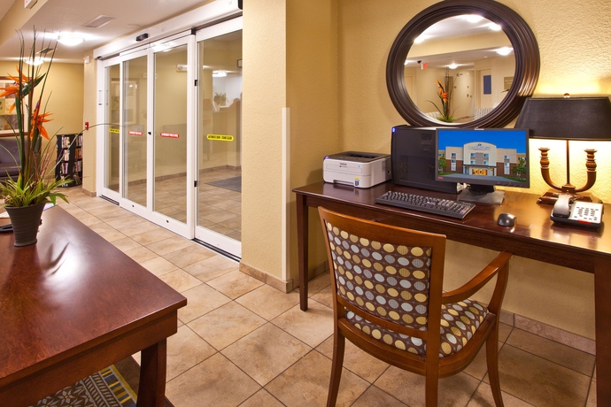 Imagen de los interiores del Hotel Candlewood Suites Jacksonville East Merril Road, An Ihg. Foto 11