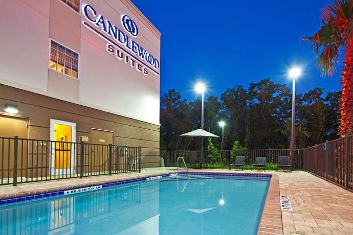 Imagen de la piscina del Hotel Candlewood Suites Jacksonville East Merril Road, An Ihg. Foto 16
