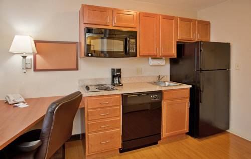 Imagen de la habitación del Hotel Candlewood Suites Kansas City. Foto 6