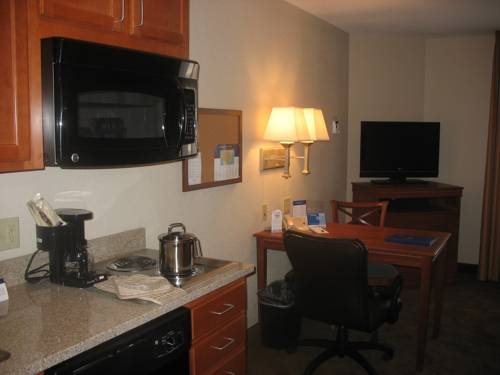 Imagen de la habitación del Hotel Candlewood Suites Kansas City. Foto 8