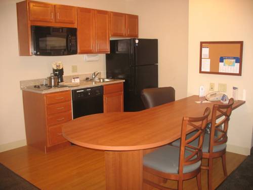 Imagen de la habitación del Hotel Candlewood Suites Kansas City. Foto 15