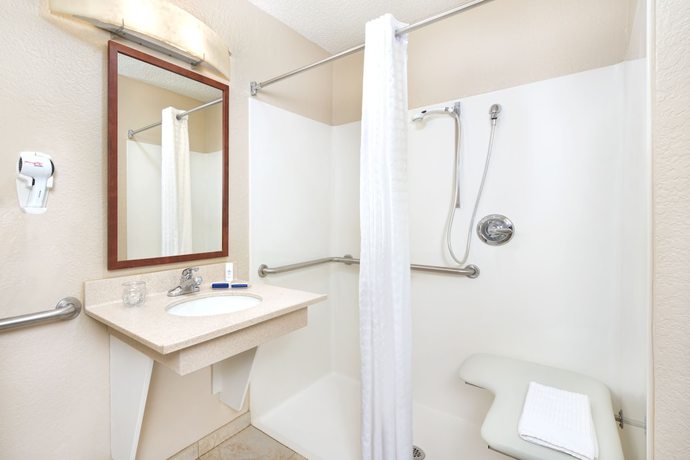 Imagen de la habitación del Hotel Candlewood Suites Kenosha, an IHG. Foto 17