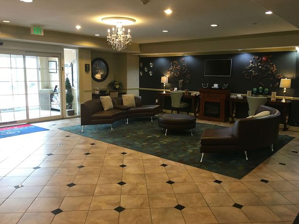 Imagen de los interiores del Hotel Candlewood Suites La Porte, an IHG. Foto 16