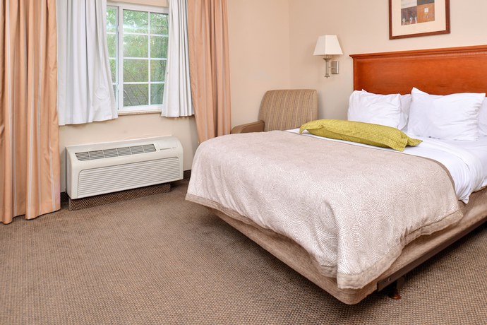 Imagen de la habitación del Hotel Candlewood Suites Lafayette - River Ranch, An Ihg. Foto 3