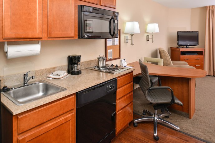 Imagen de la habitación del Hotel Candlewood Suites Lafayette - River Ranch, An Ihg. Foto 4