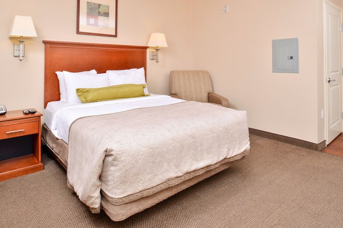 Imagen de la habitación del Hotel Candlewood Suites Lafayette - River Ranch, An Ihg. Foto 5
