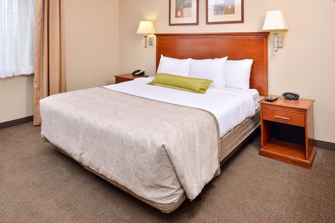 Imagen de la habitación del Hotel Candlewood Suites Lafayette - River Ranch, An Ihg. Foto 6