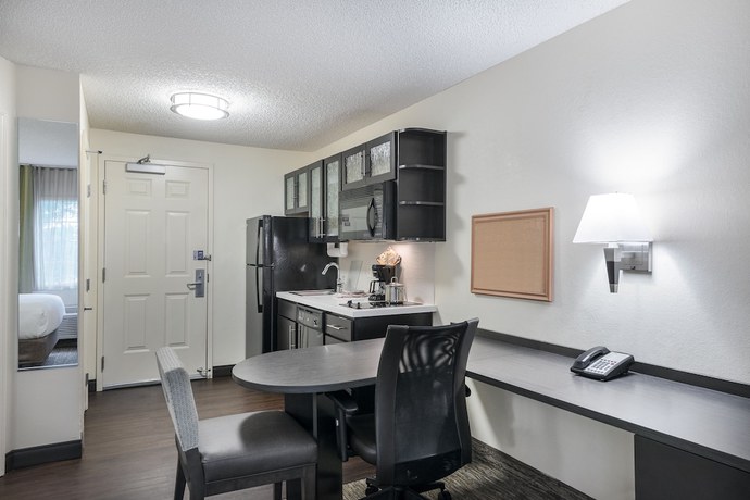 Imagen de la habitación del Hotel Candlewood Suites Lake Mary, an IHG Hotel. Foto 4
