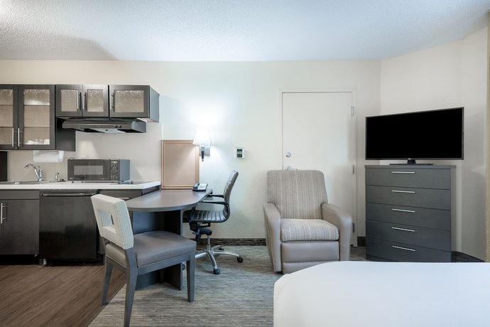 Imagen de la habitación del Hotel Candlewood Suites Lake Mary, an IHG Hotel. Foto 12