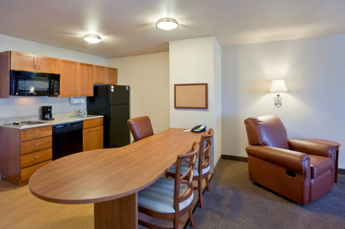 Imagen de la habitación del Hotel Candlewood Suites Lakewood. Foto 6