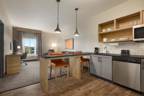 Imagen de la habitación del Hotel Candlewood Suites Lawrenceville - Princeton, an IHG. Foto 19