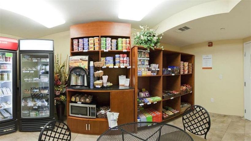 Imagen del bar/restaurante del Hotel Candlewood Suites Lax Hawthorne, An Ihg. Foto 2