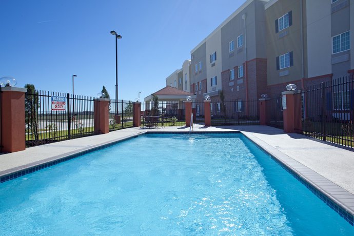 Imagen de la piscina del Hotel Candlewood Suites League City, an IHG. Foto 19