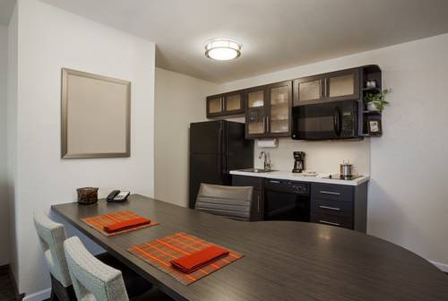 Imagen de la habitación del Hotel Candlewood Suites Lenexa - Overland Park Area, An Ihg. Foto 5