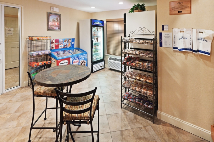 Imagen del bar/restaurante del Hotel Candlewood Suites Market Center, An Ihg. Foto 3
