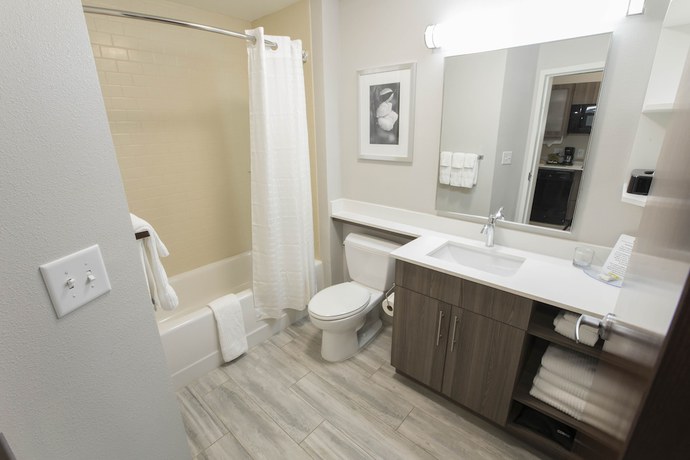 Imagen de la habitación del Hotel Candlewood Suites McDonough, an IHG. Foto 4