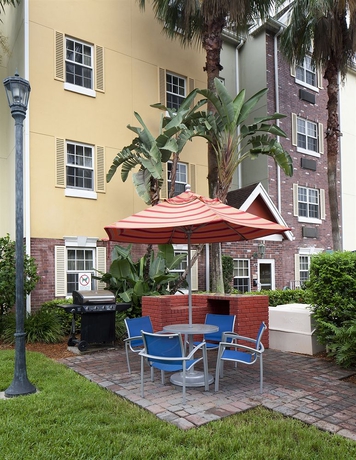 Imagen de los exteriores del Hotel Candlewood Suites Miami - Doral by IHG. Foto 8