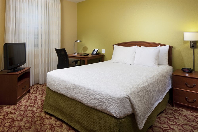 Imagen de la habitación del Hotel Candlewood Suites Miami - Doral by IHG. Foto 5