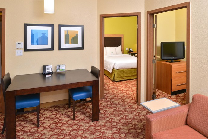 Imagen de la habitación del Hotel Candlewood Suites Miami - Doral by IHG. Foto 9