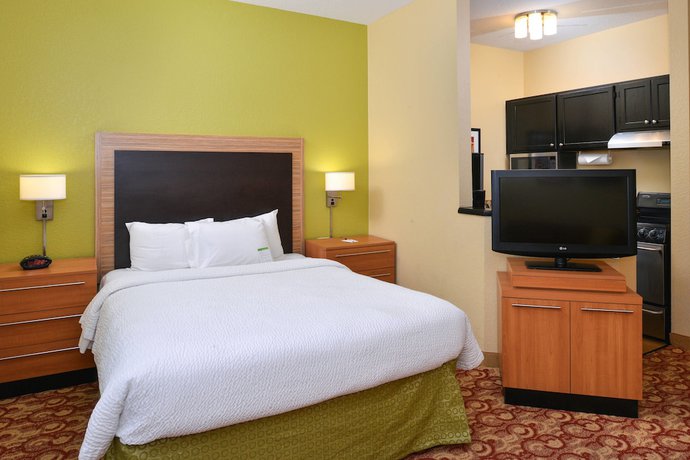 Imagen de la habitación del Hotel Candlewood Suites Miami - Doral by IHG. Foto 12