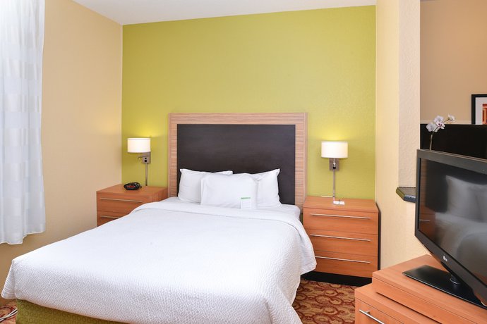 Imagen de la habitación del Hotel Candlewood Suites Miami - Doral by IHG. Foto 15