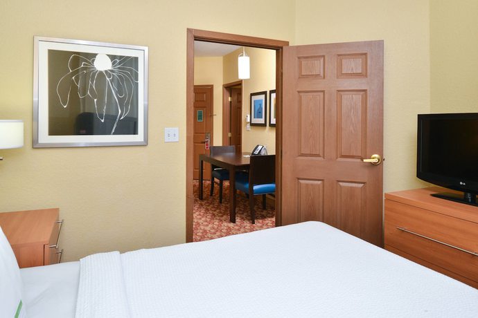Imagen de la habitación del Hotel Candlewood Suites Miami - Doral by IHG. Foto 16