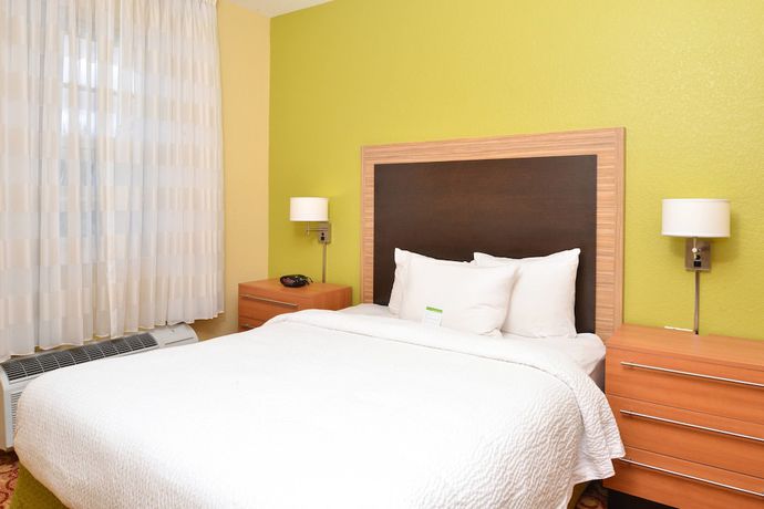 Imagen de la habitación del Hotel Candlewood Suites Miami - Doral by IHG. Foto 17