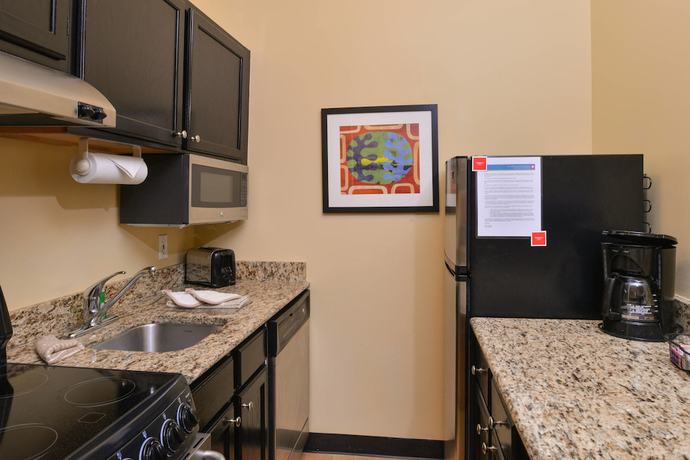 Imagen de la habitación del Hotel Candlewood Suites Miami - Doral by IHG. Foto 19