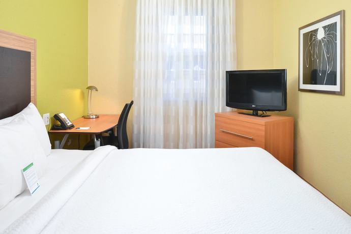 Imagen de la habitación del Hotel Candlewood Suites Miami - Doral by IHG. Foto 21