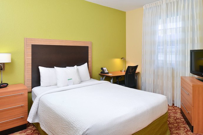 Imagen de la habitación del Hotel Candlewood Suites Miami - Doral by IHG. Foto 22