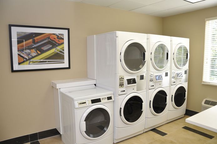 Imagen de la piscina del Hotel Candlewood Suites Mooresville. Foto 13