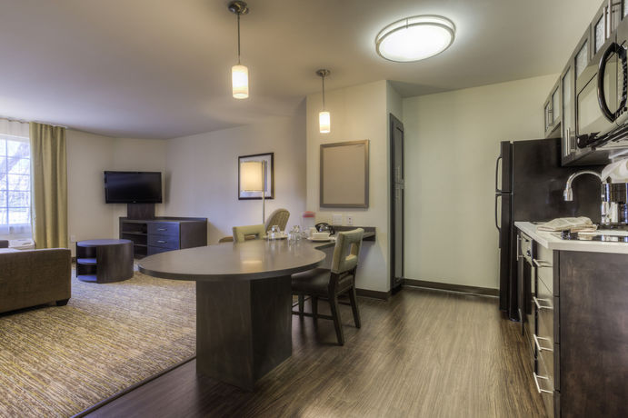 Imagen de la piscina del Hotel Candlewood Suites Mooresville. Foto 15