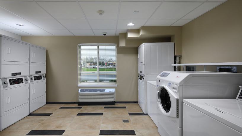 Imagen de los interiores del Hotel Candlewood Suites Newark South - University Area, an IHG. Foto 15