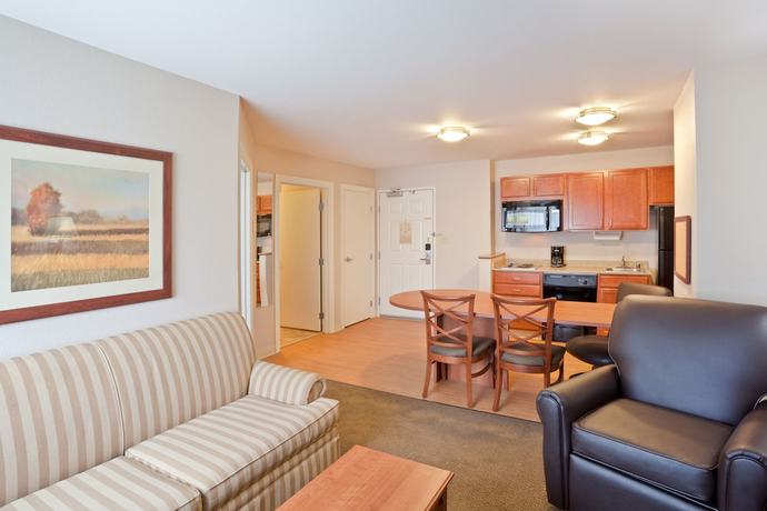 Imagen de la habitación del Hotel Candlewood Suites Oak Harbor, an IHG. Foto 3