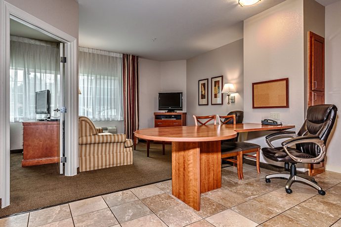 Imagen de la habitación del Hotel Candlewood Suites Oak Harbor, an IHG. Foto 7