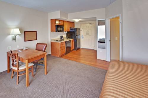 Imagen de la habitación del Hotel Candlewood Suites Omaha Airport. Foto 10