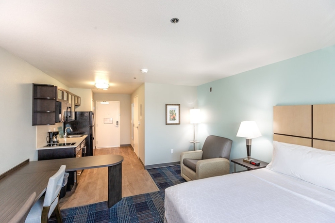 Imagen de la habitación del Hotel Candlewood Suites Ontario - Convention Center , an IHG. Foto 5