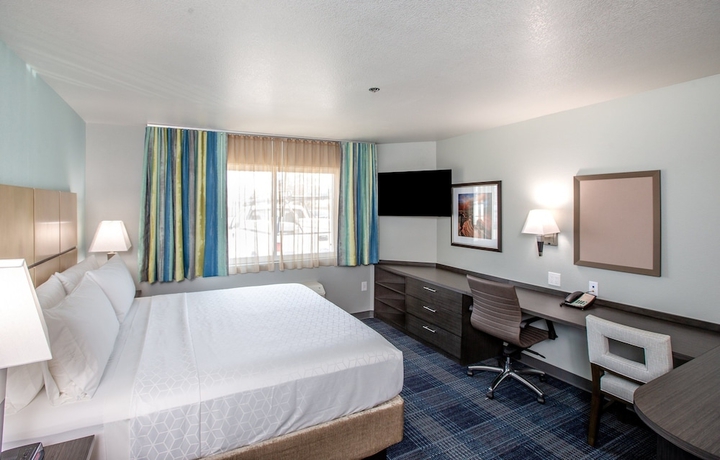 Imagen de la habitación del Hotel Candlewood Suites Ontario - Convention Center , an IHG. Foto 6