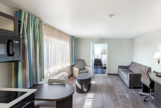 Imagen de la habitación del Hotel Candlewood Suites Ontario - Convention Center , an IHG. Foto 12