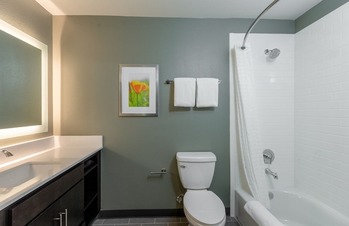 Imagen de la habitación del Hotel Candlewood Suites Ontario - Convention Center , an IHG. Foto 19