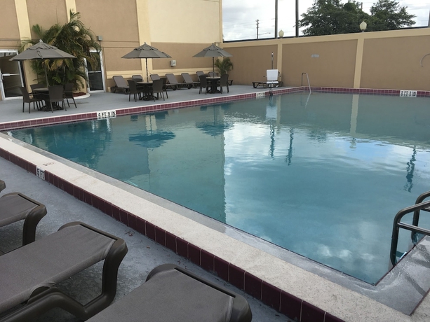 Imagen de la piscina del Hotel Candlewood Suites Orlando North - Winter Park. Foto 19