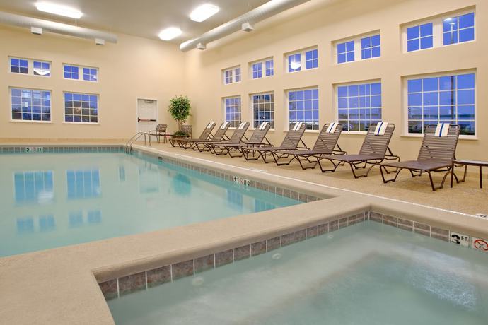 Imagen de la piscina del Hotel Candlewood Suites Polaris, An Ihg. Foto 19